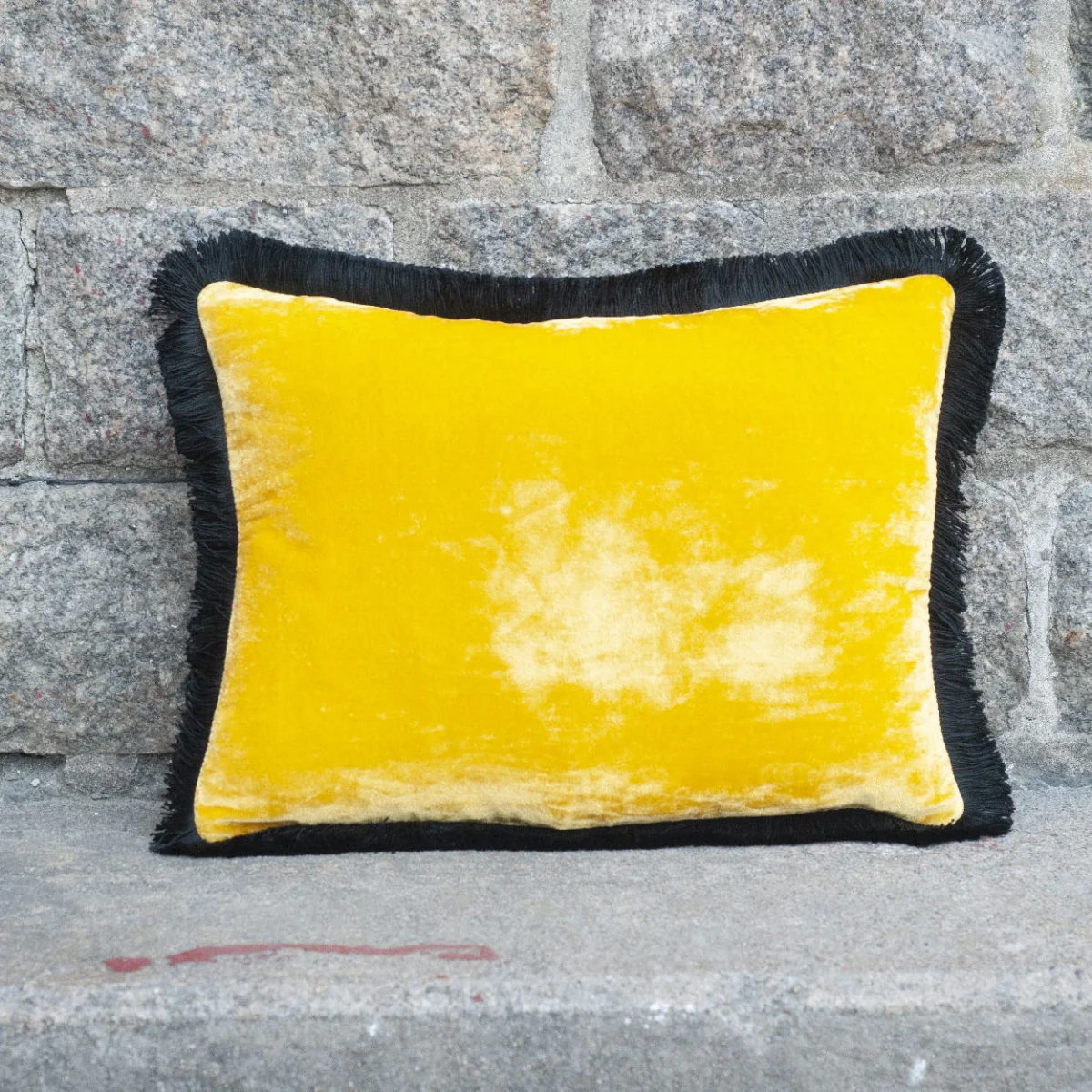 Cushion Deluxe Corn Yellow Black Fr 30x40cm - Bild 2